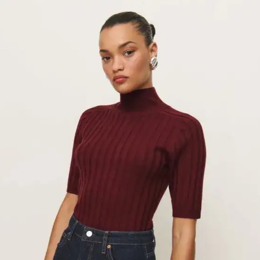 Reformation - Margoax Regenerative Merino Mock Neck
Sweater - Chianti - Size S